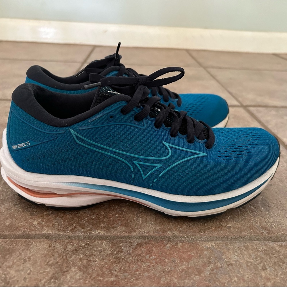 Mizuno Wave Rider 25